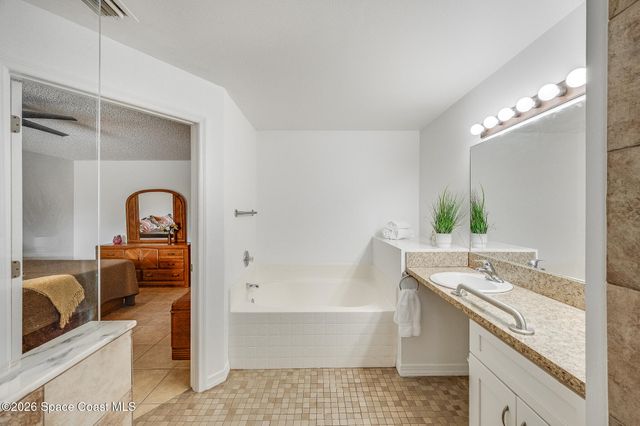 368 Thunderbird Avenue NW, Palm Bay, FL 32907