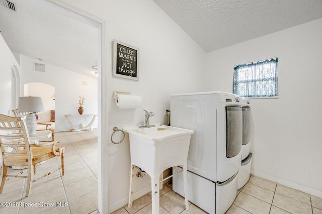 368 Thunderbird Avenue NW, Palm Bay, FL 32907