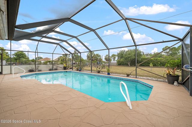 368 Thunderbird Avenue NW, Palm Bay, FL 32907
