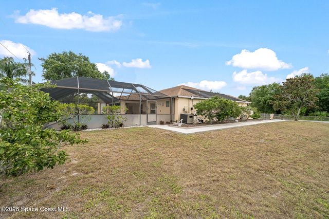 368 Thunderbird Avenue NW, Palm Bay, FL 32907