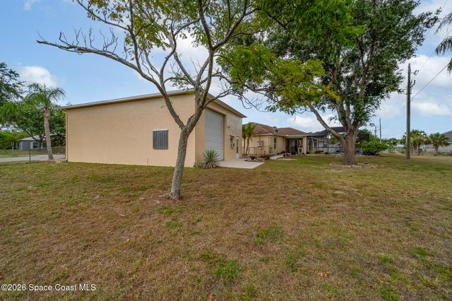 368 Thunderbird Avenue NW, Palm Bay, FL 32907