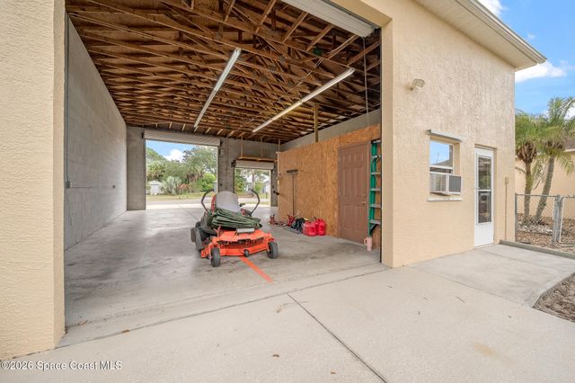 368 Thunderbird Avenue NW, Palm Bay, FL 32907