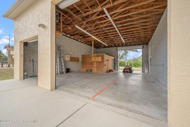 368 Thunderbird Avenue NW, Palm Bay, FL 32907
