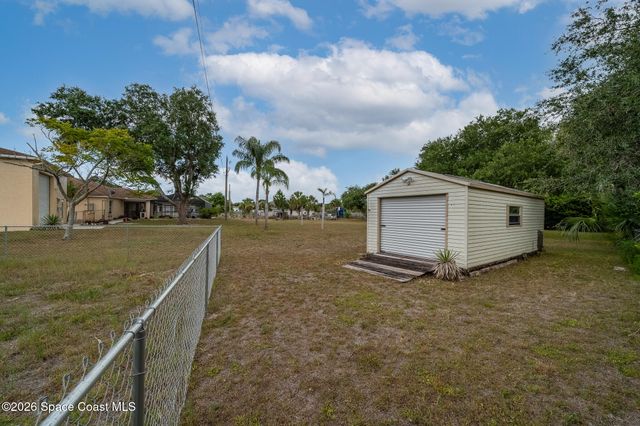 368 Thunderbird Avenue NW, Palm Bay, FL 32907