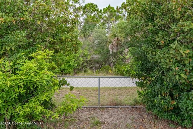 368 Thunderbird Avenue NW, Palm Bay, FL 32907