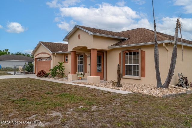 368 Thunderbird Avenue NW, Palm Bay, FL 32907