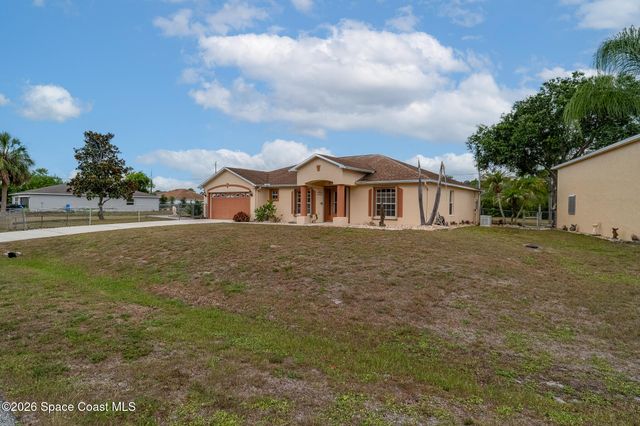 368 Thunderbird Avenue NW, Palm Bay, FL 32907