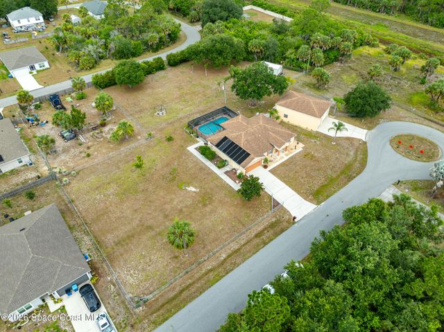368 Thunderbird Avenue NW, Palm Bay, FL 32907