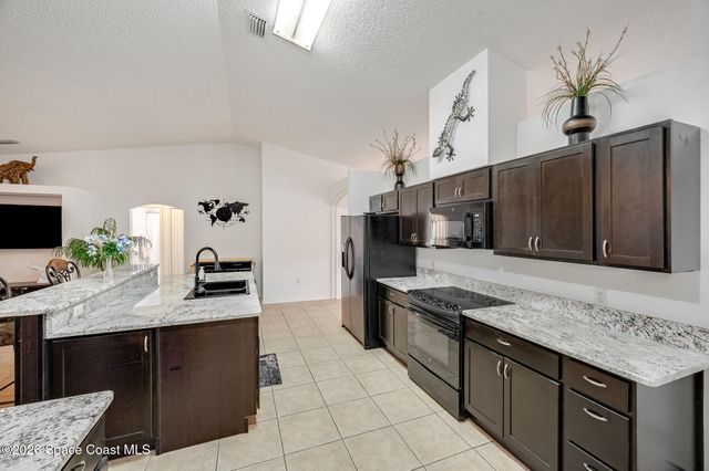 368 Thunderbird Avenue NW, Palm Bay, FL 32907