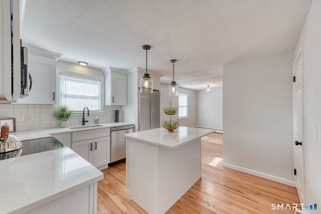 14 Emerson Street, Bloomfield, CT 06002