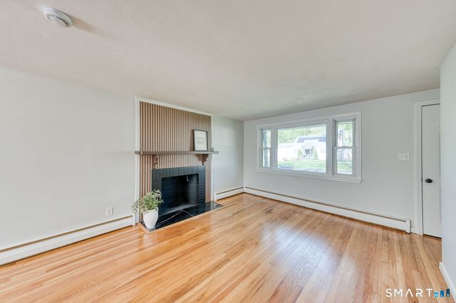14 Emerson Street, Bloomfield, CT 06002