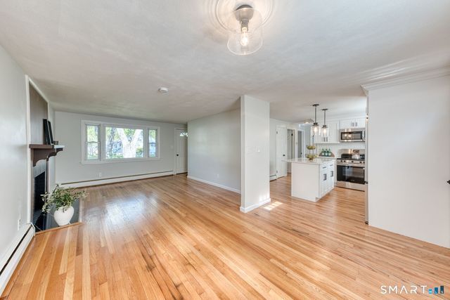 14 Emerson Street, Bloomfield, CT 06002