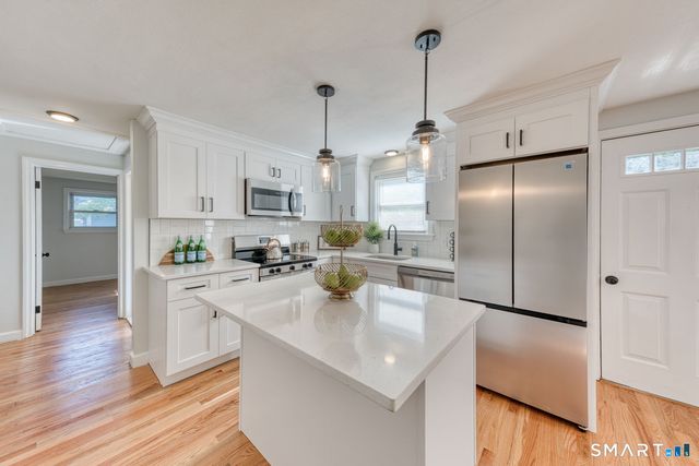14 Emerson Street, Bloomfield, CT 06002