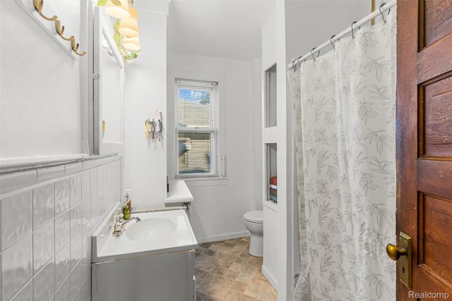 2028 Kosciuszko Avenue, Bay City, MI 48708