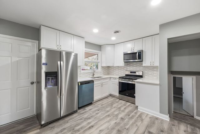 8746 S 81st Court, Hickory Hills, IL 60457