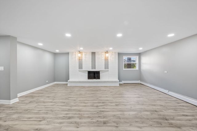 8746 S 81st Court, Hickory Hills, IL 60457