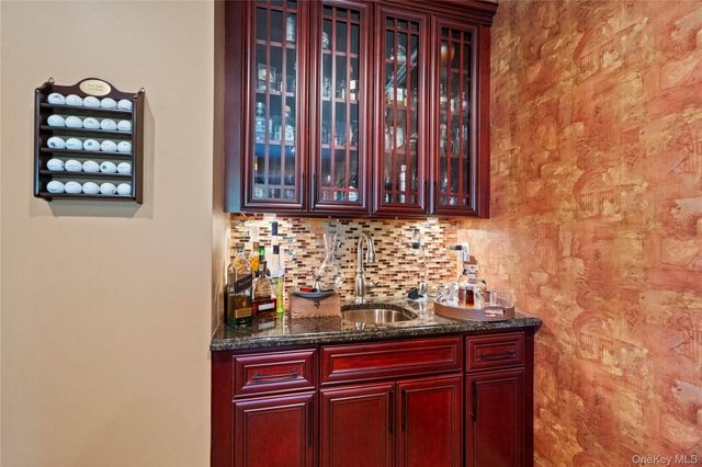 395 Stonecrop Road, Aquebogue, NY 11901