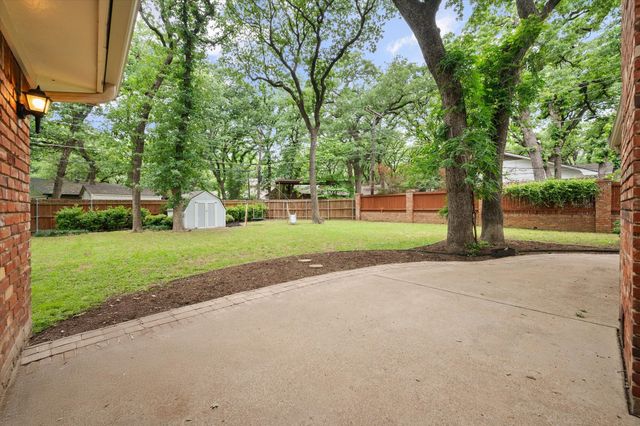 3008 Woodford Drive, Arlington, TX 76013