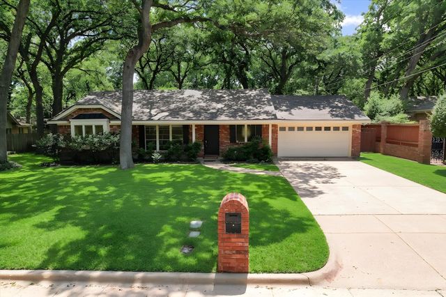 3008 Woodford Drive, Arlington, TX 76013