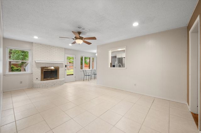 3008 Woodford Drive, Arlington, TX 76013