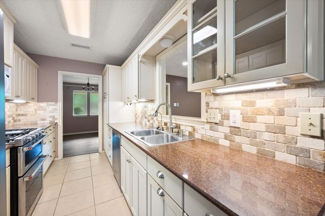 3008 Woodford Drive, Arlington, TX 76013