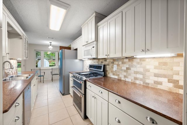3008 Woodford Drive, Arlington, TX 76013