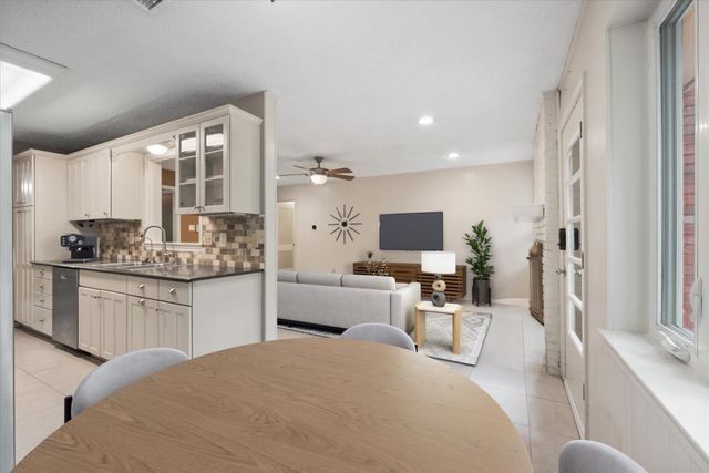 3008 Woodford Drive, Arlington, TX 76013