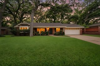3008 Woodford Drive, Arlington, TX 76013