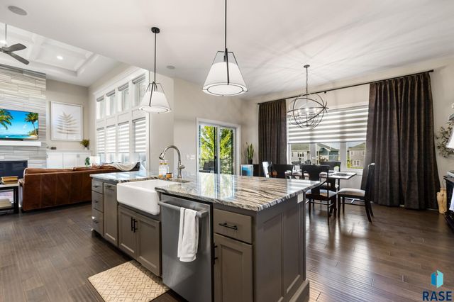 607 S Torrey Pine Ln Lane, Sioux Falls, SD 57110