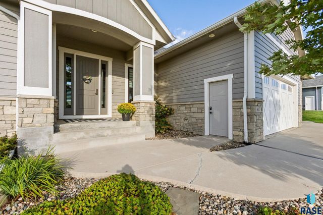 607 S Torrey Pine Ln Lane, Sioux Falls, SD 57110
