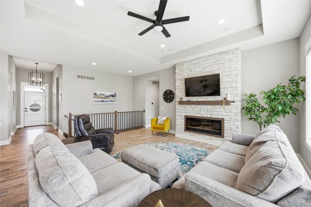 722 NE Country Meadow Drive, Ankeny, IA 50021