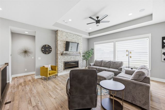 722 NE Country Meadow Drive, Ankeny, IA 50021