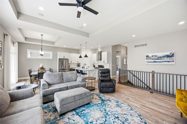 722 NE Country Meadow Drive, Ankeny, IA 50021