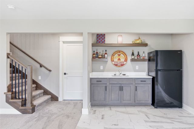 722 NE Country Meadow Drive, Ankeny, IA 50021