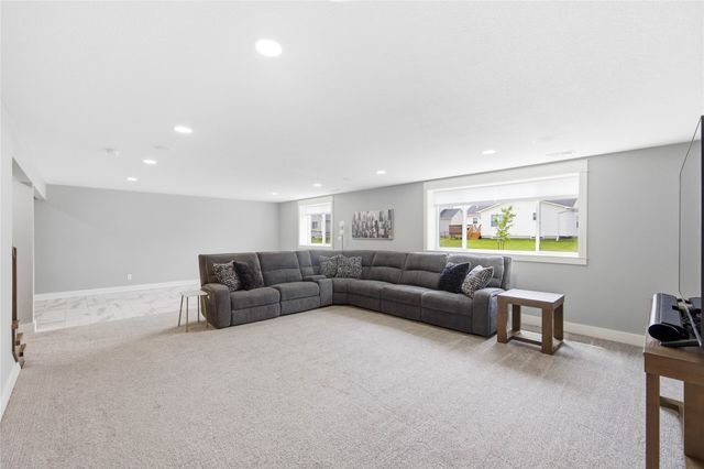 722 NE Country Meadow Drive, Ankeny, IA 50021