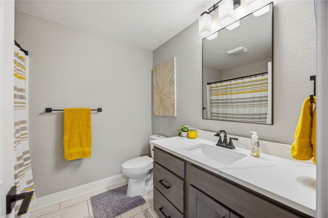 722 NE Country Meadow Drive, Ankeny, IA 50021
