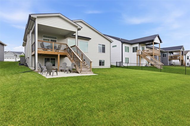 722 NE Country Meadow Drive, Ankeny, IA 50021