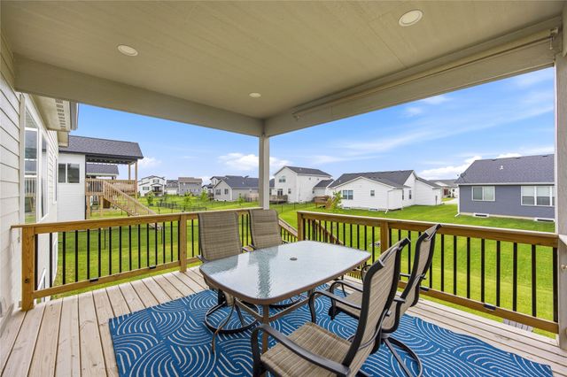 722 NE Country Meadow Drive, Ankeny, IA 50021
