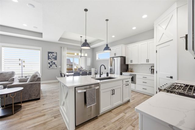 722 NE Country Meadow Drive, Ankeny, IA 50021