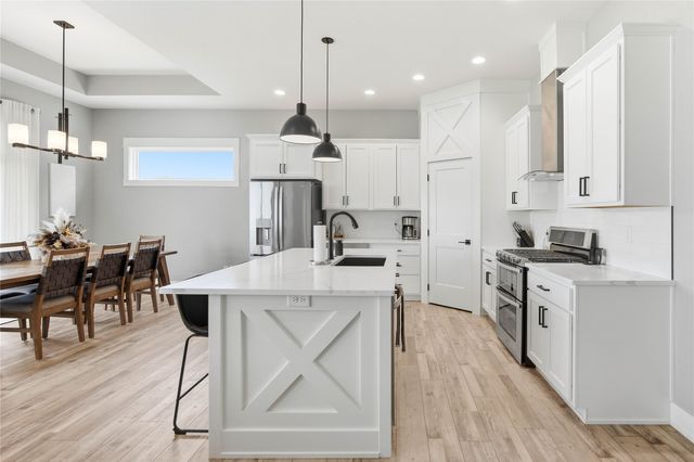 722 NE Country Meadow Drive, Ankeny, IA 50021
