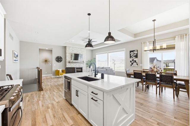 722 NE Country Meadow Drive, Ankeny, IA 50021