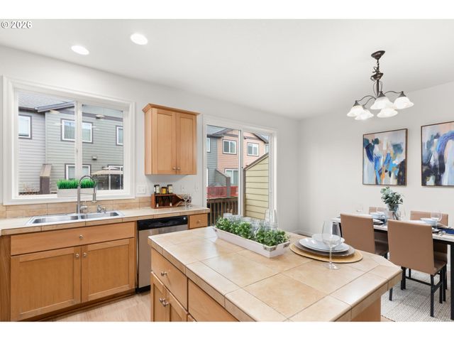 3181 Se BROOKWOOD Ave, Hillsboro, OR 97123