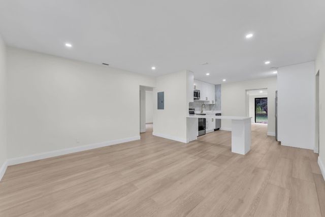 1398 NE 37th Street, Oakland Park, FL 33334