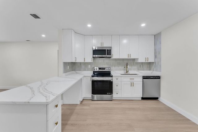 1398 NE 37th Street, Oakland Park, FL 33334