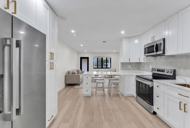 1398 NE 37th Street, Oakland Park, FL 33334