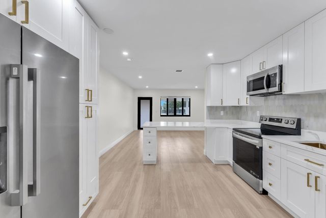 1398 NE 37th Street, Oakland Park, FL 33334