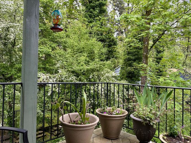 11450 Sw CAPITOL Hwy, Portland, OR 97219