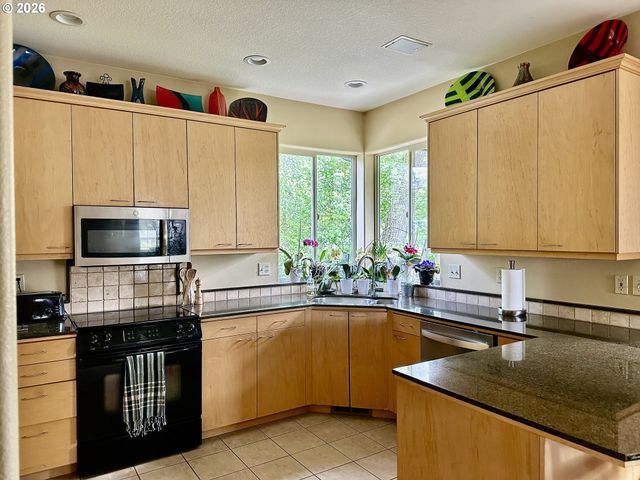 11450 Sw CAPITOL Hwy, Portland, OR 97219