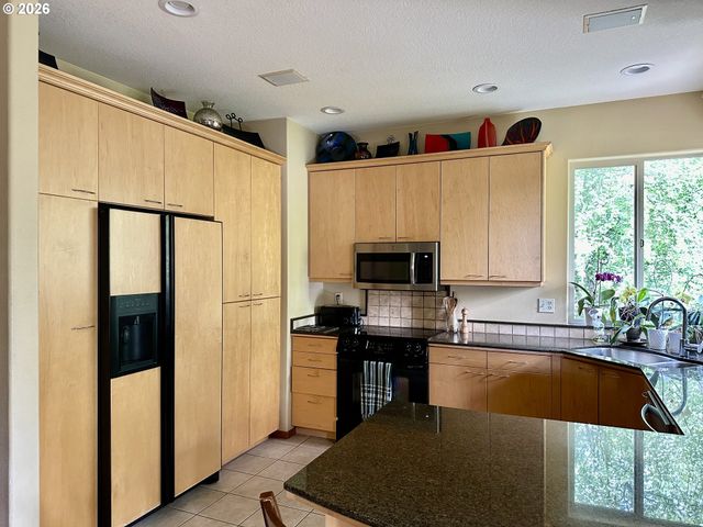 11450 Sw CAPITOL Hwy, Portland, OR 97219