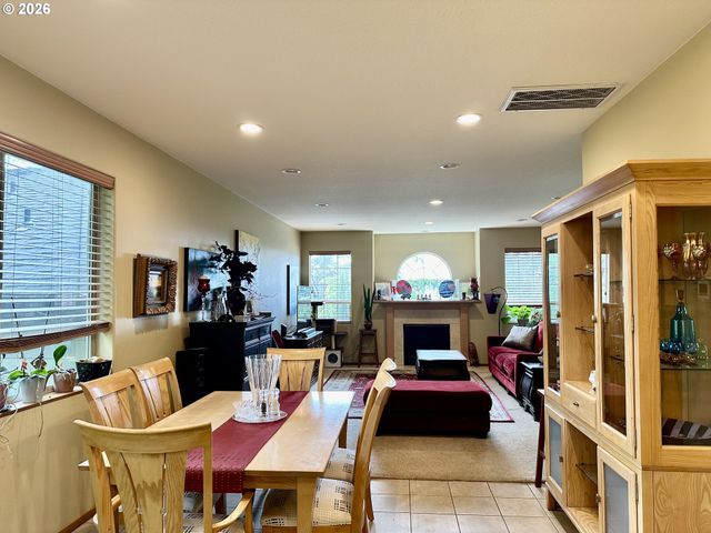 11450 Sw CAPITOL Hwy, Portland, OR 97219
